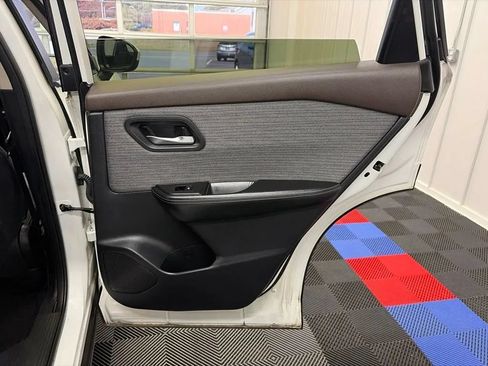 Used 2023 Nissan Rogue SV AWD/4WD image 18