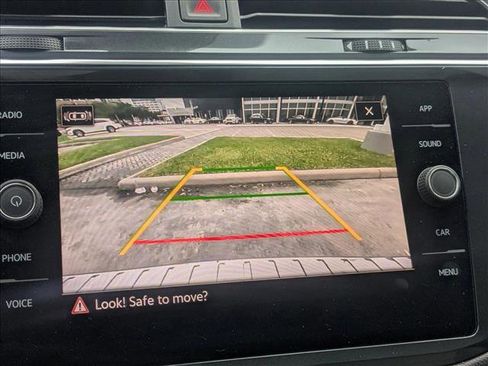 Used 2022 Volkswagen Tiguan SE image 12