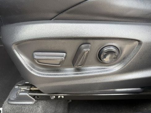 Used 2024 Toyota Corolla Cross XSE w/ Convenience Package image 26