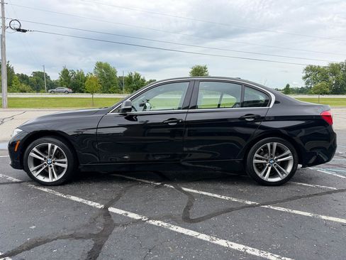 Used 2018 BMW 330i xDrive Sedan w/ Convenience Package AWD/4WD image 3