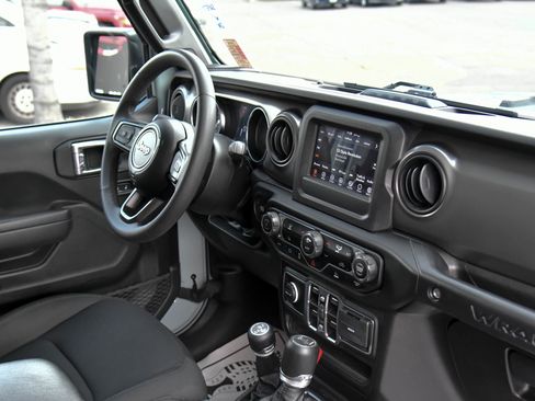 Used 2023 Jeep Wrangler Unlimited AWD/4WD image 41