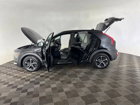 Certified 2024 Kia Niro EX FWD image 11