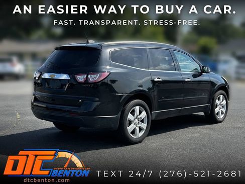 Used 2017 Chevrolet Traverse LT w/ Style and Technology Package FWD image 4