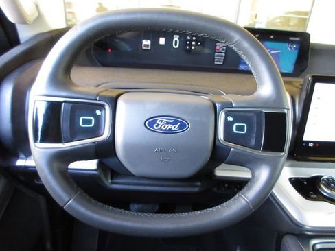 Certified 2025 Ford Expedition Active image 14