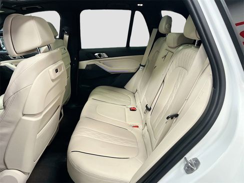Used 2022 BMW X5 xDrive40i w/ M Sport Package image 25