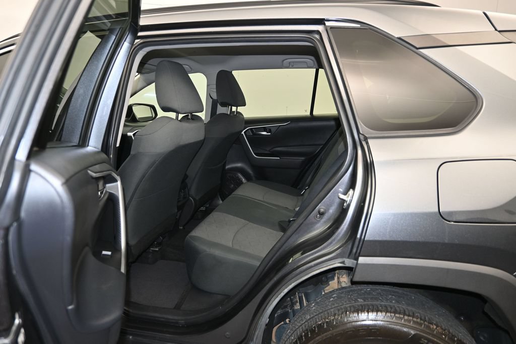 Used 2020 Toyota RAV4 XLE FWD image 21