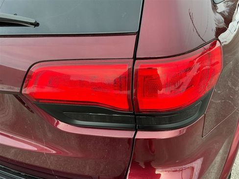 Used 2017 Jeep Grand Cherokee Overland w/ Jeep Active Safety Group image 20