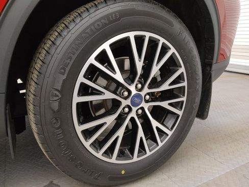 Used 2022 Ford Escape SEL w/ Technology Package FWD image 31