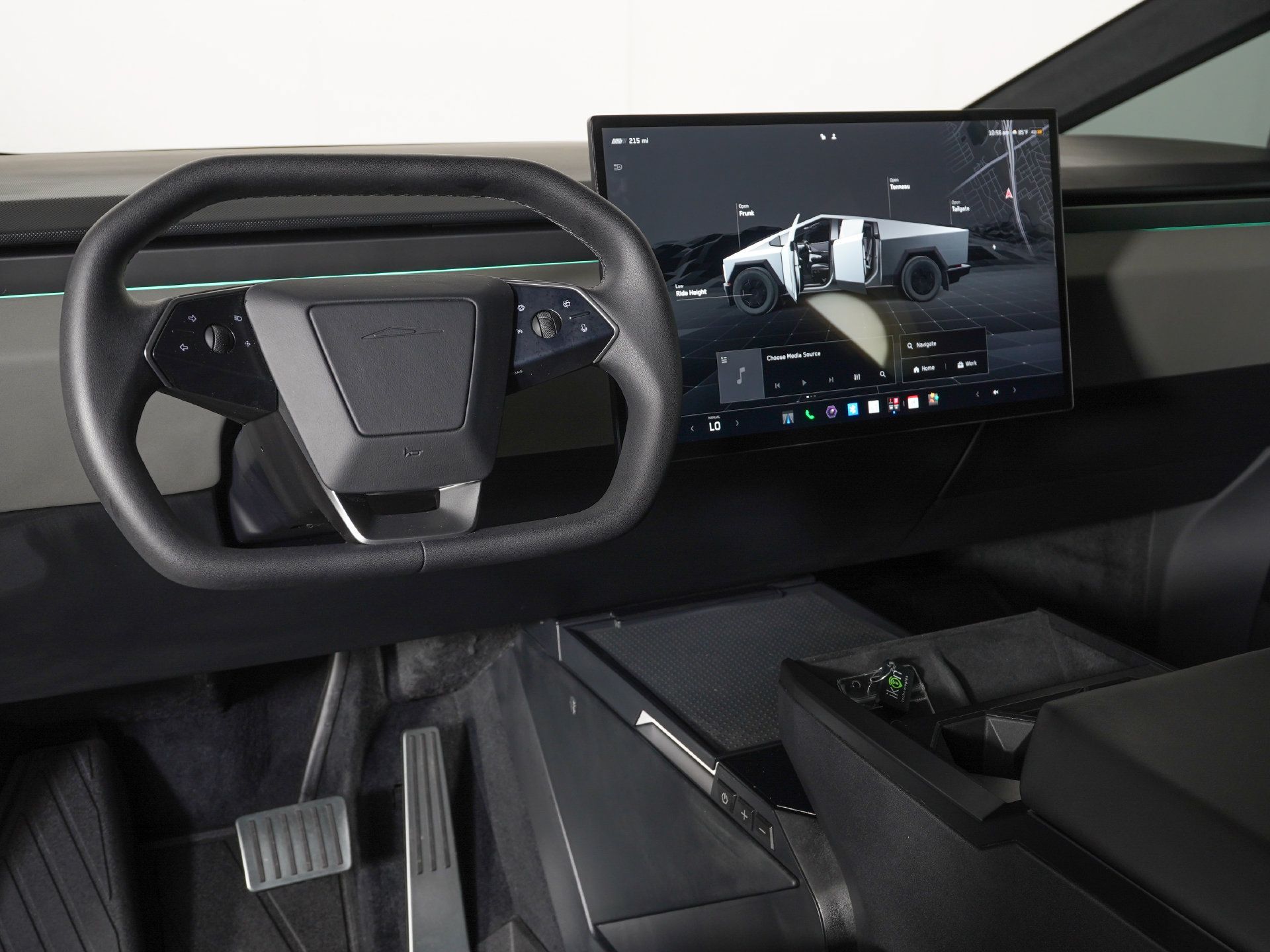 Used 2025 Tesla Cybertruck AWD Crew Cab image 16