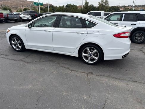 Used 2016 Ford Fusion Titanium FWD image 3