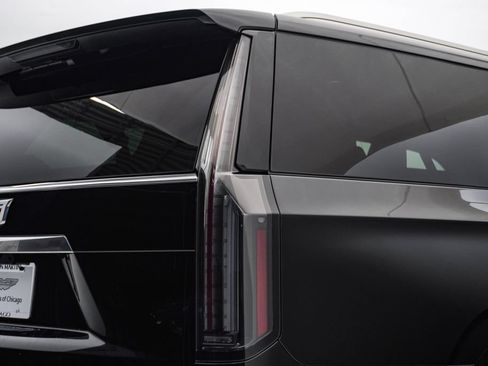 Used 2026 Cadillac Escalade ESV Luxury w/ LPO, Floor Liner Package AWD/4WD image 13