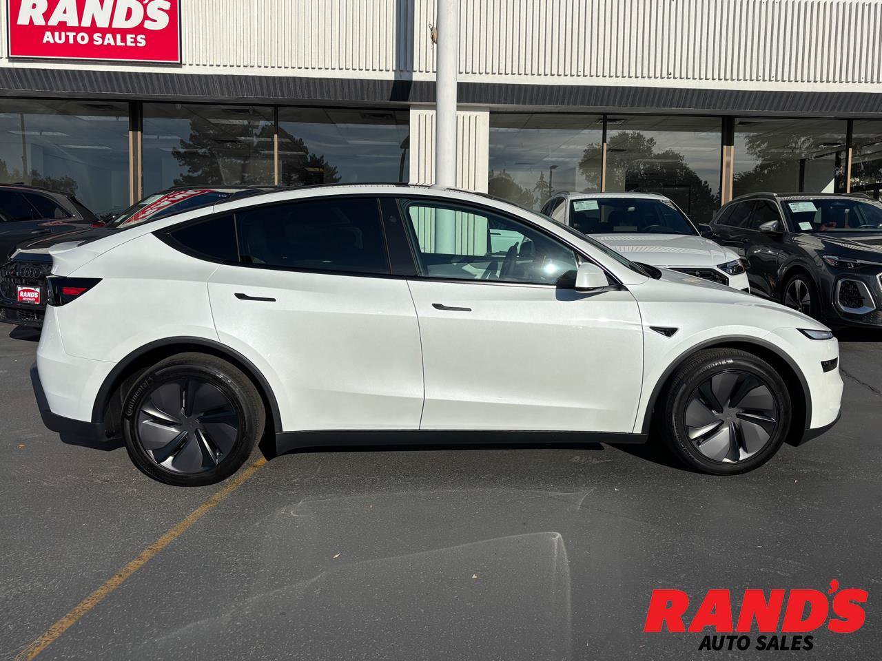Used 2026 Tesla Model Y Long Range AWD/4WD image 1