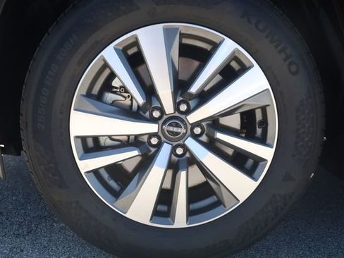 Used 2025 Nissan Pathfinder SL FWD image 7