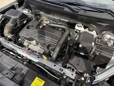 Used 2024 GMC Terrain SLE w/ Driver Convenience Package image 34