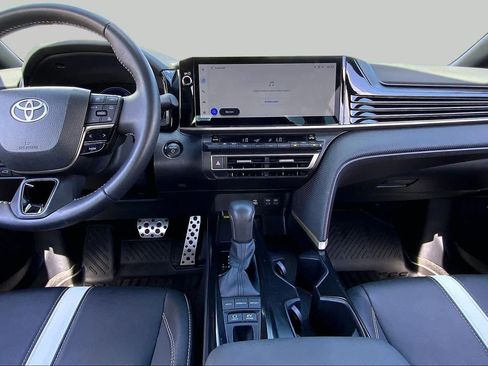 Used 2025 Toyota Camry SE FWD image 15