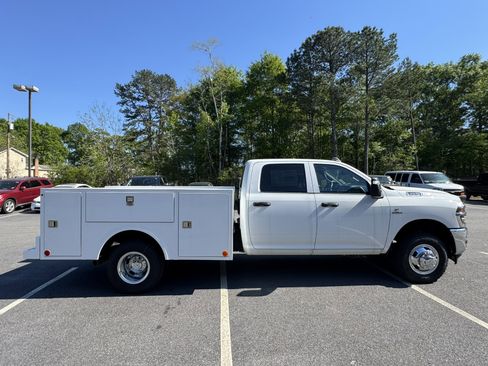 New 2026 RAM 3500 Tradesman w/ Chrome Appearance Group A AWD/4WD image 4