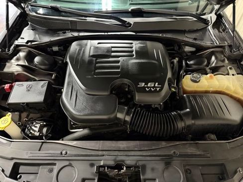 Used 2018 Chrysler 300 S AWD/4WD image 41