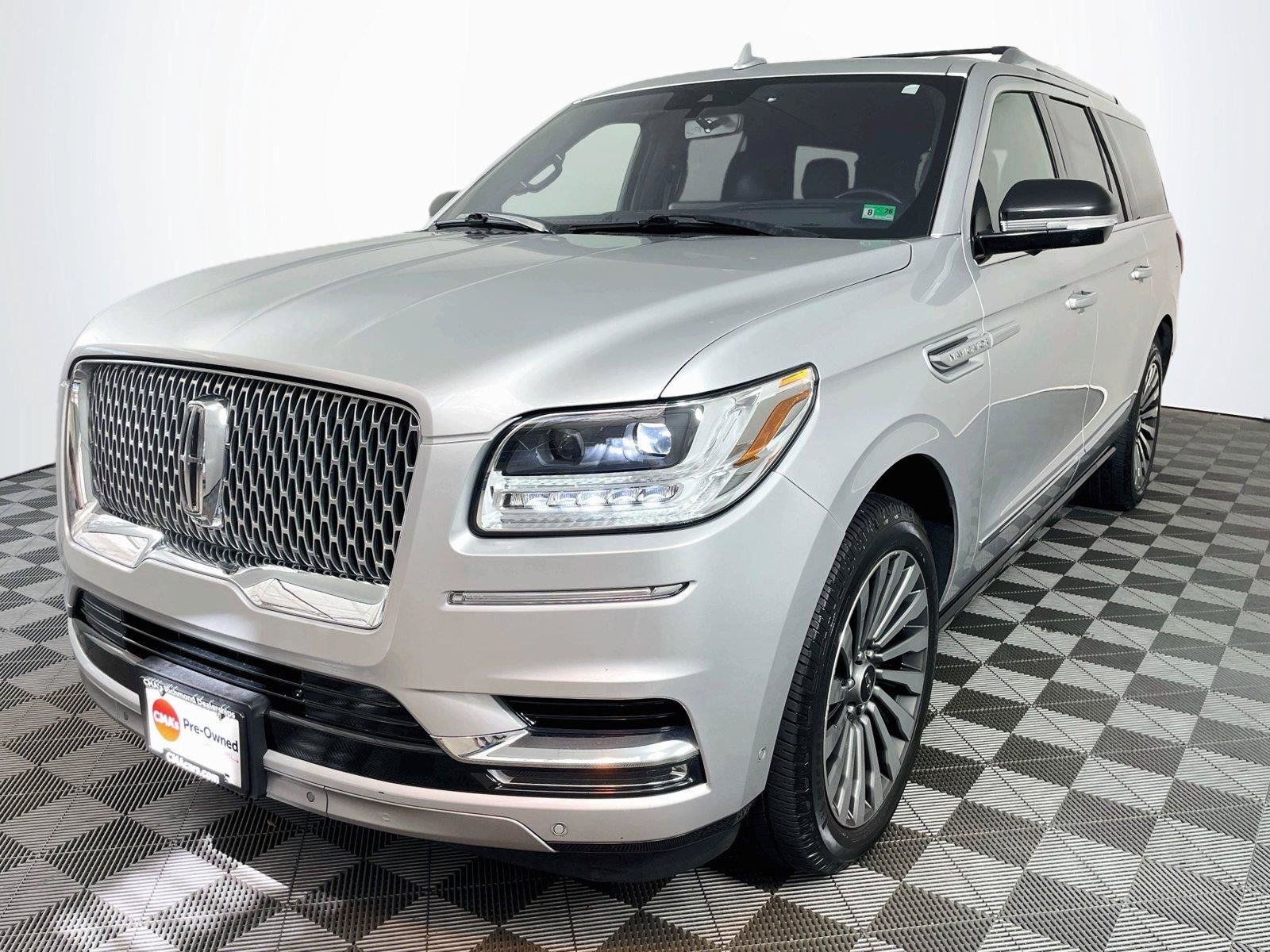 Used 2018 Lincoln Navigator L Reserve w/ Technology Package AWD/4WD image 3