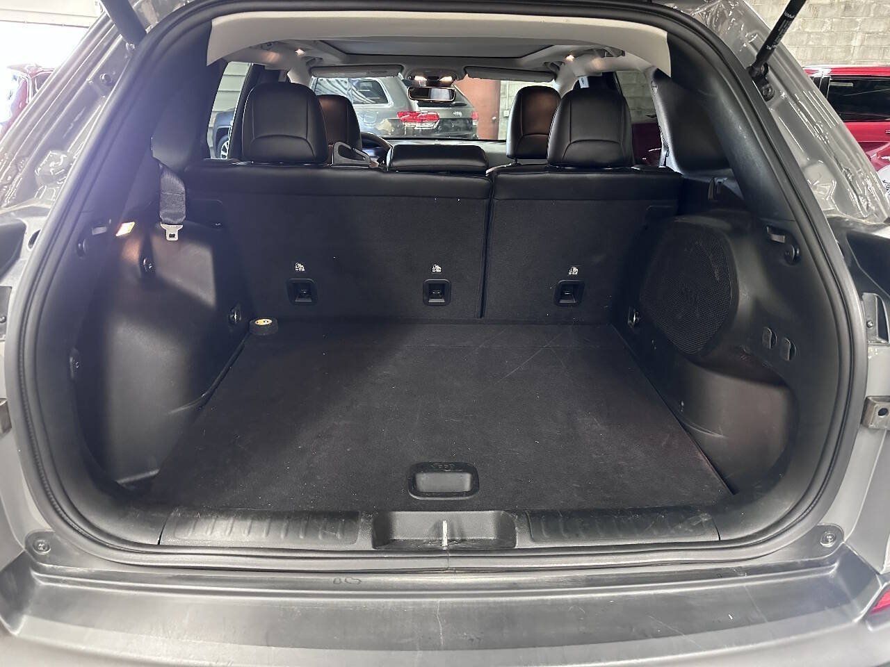 Used 2022 Jeep Cherokee Limited AWD/4WD image 6