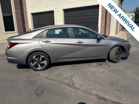 Used 2023 Hyundai Elantra SEL w/ Convenience Package FWD image 8