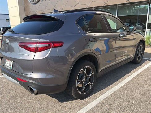 Used 2018 Alfa Romeo Stelvio Sport w/ Quick Order Package 22J Sport AWD/4WD image 4