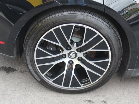 Used 2022 Porsche Taycan image 28