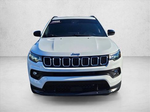 Used 2024 Jeep Compass Latitude AWD/4WD image 2