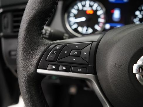Used 2020 Nissan Rogue SV AWD/4WD image 17