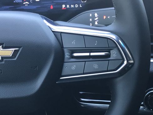 New 2025 Chevrolet Equinox LT w/ Safety and Technology Package FWD image 9