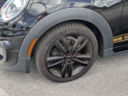 Used 2021 MINI Cooper 2-Door Hardtop image 5