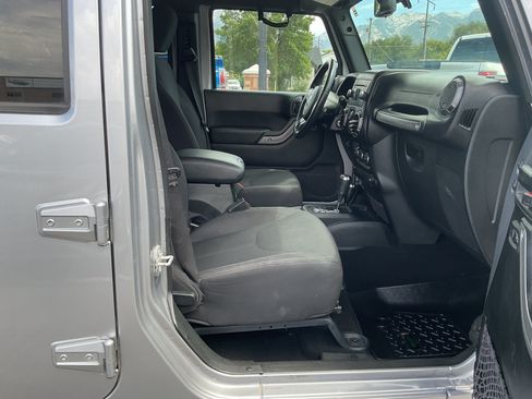 Used 2018 Jeep Wrangler Unlimited Sport S AWD/4WD image 12