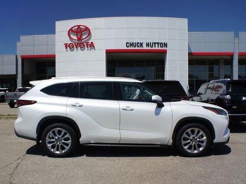 Used 2022 Toyota Highlander Limited FWD image 1