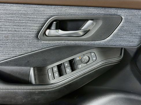 Used 2023 Nissan Rogue SV FWD image 15