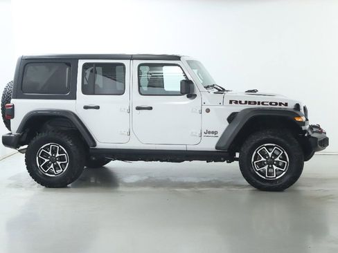Used 2025 Jeep Wrangler Unlimited Rubicon AWD/4WD image 11