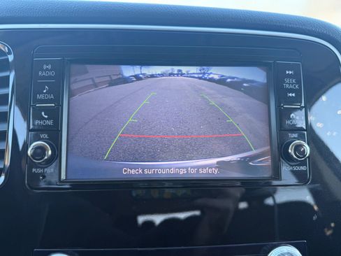 Used 2020 Mitsubishi Outlander ES image 24