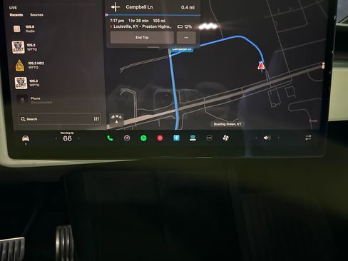 Used 2023 Tesla Model X image 19