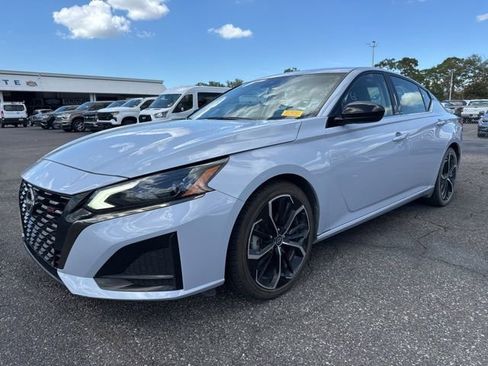 Used 2024 Nissan Altima 2.5 SR image 2