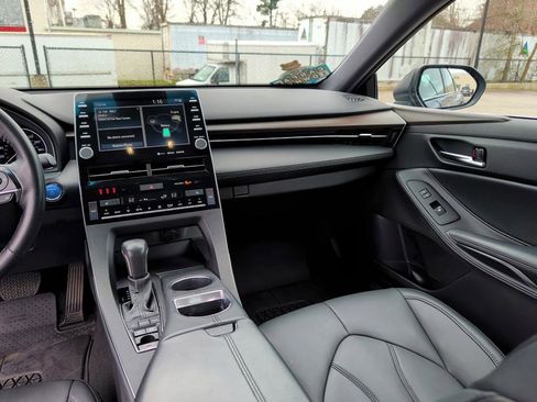 Used 2022 Toyota Avalon XLE image 10