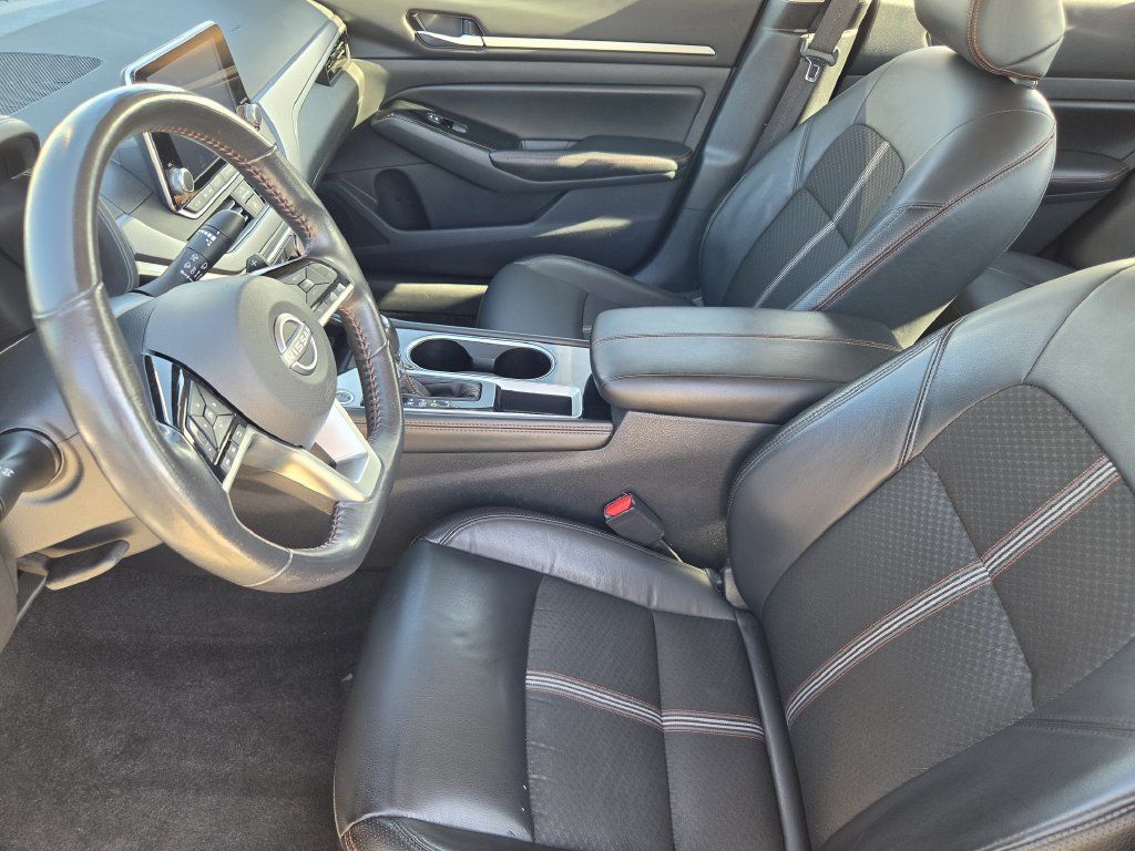 Used 2024 Nissan Altima 2.5 SR FWD image 11