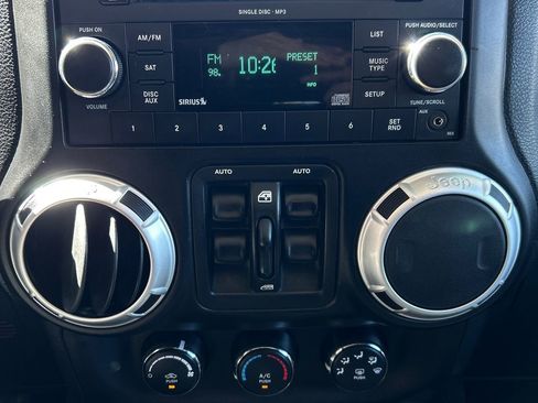 Used 2012 Jeep Wrangler Unlimited Rubicon w/ Dual Top Group image 29