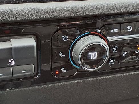 Used 2024 Chevrolet Silverado 2500 ZR2 w/ Technology Package image 14