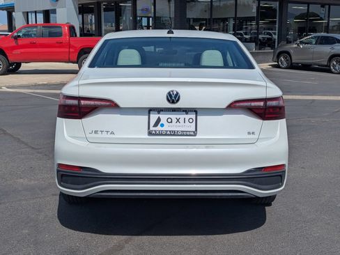 Used 2024 Volkswagen Jetta SE FWD image 6