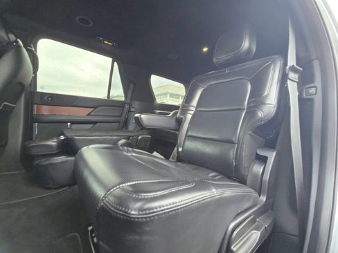 Used 2021 Lincoln Navigator 4WD image 12