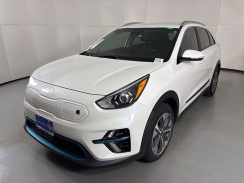 Used 2022 Kia Niro EX image 4