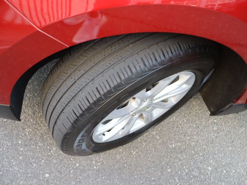 Used 2018 Chevrolet Equinox LT FWD image 39