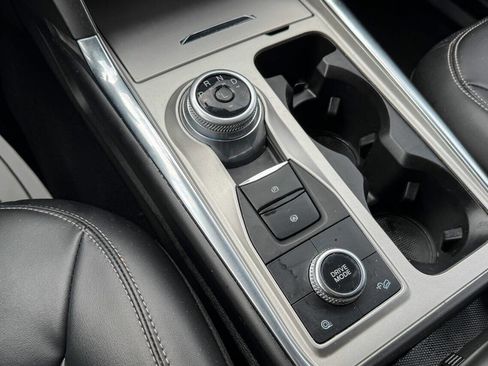 Used 2022 Ford Explorer XLT w/ Equipment Group 202A image 32