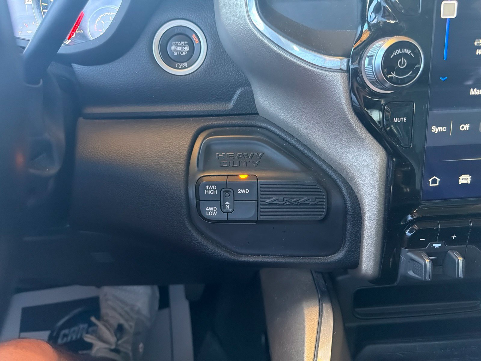 Used 2022 RAM 2500 Laramie AWD/4WD image 16