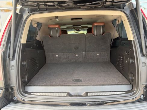 Used 2017 Cadillac Escalade ESV Premium Luxury RWD image 5