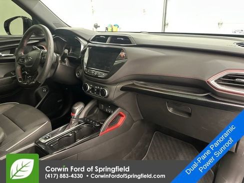 Used 2023 Chevrolet TrailBlazer RS w/ Sun and Liftgate Package image 11
