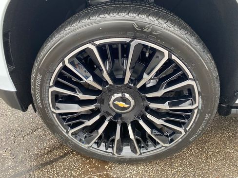New 2026 Chevrolet Suburban High Country image 42